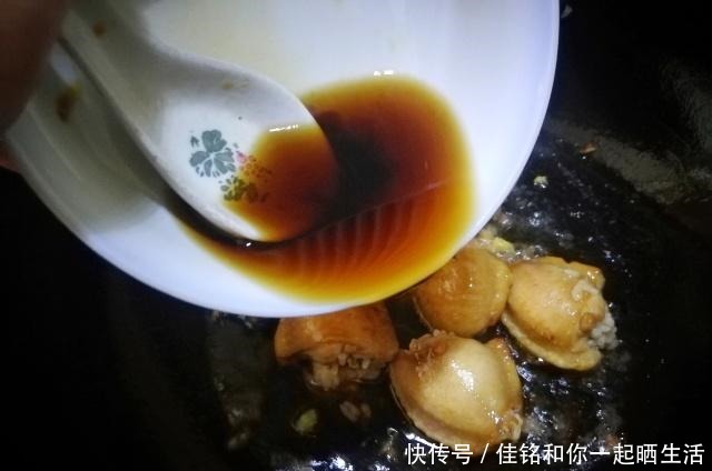 鲜香|街头网红小吃鸡翅包饭，不用烤箱也能做，鲜香美味，学会可以开店