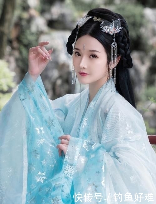 心动|身穿汉服的小姐姐,看她一颦一笑都是这么迷人,瞬间心动的感觉!