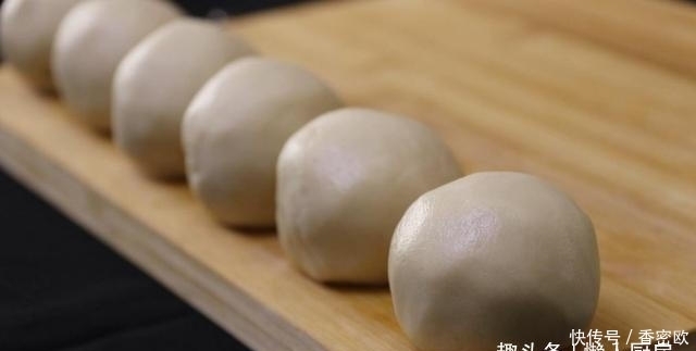 外皮|在家不出门,教你红薯饼的新做法,外皮酥的掉渣,看到它口水直流