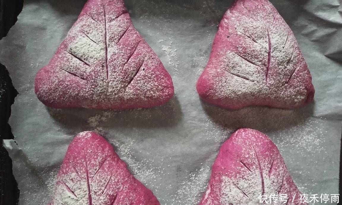 黄油|粉色火龙果麻薯软欧面包