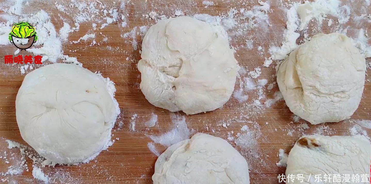 贴秋膘的时|油酥烧饼家常做法,又软又酥又香,比肉夹馍还好吃,做法详细讲解