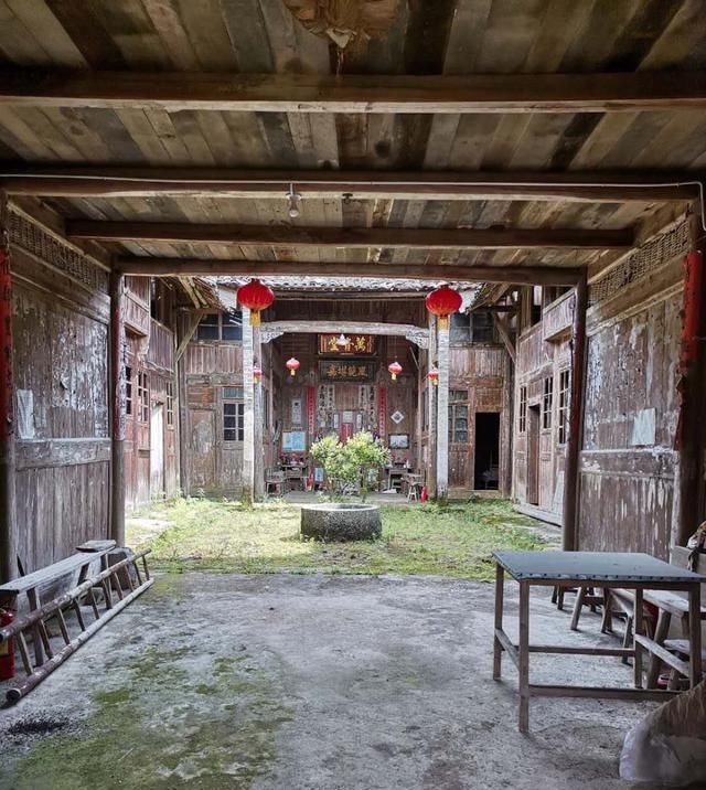 他家|第一次回老公农村老家, 被他家房子吓到了, 这样的房子你们谁见过