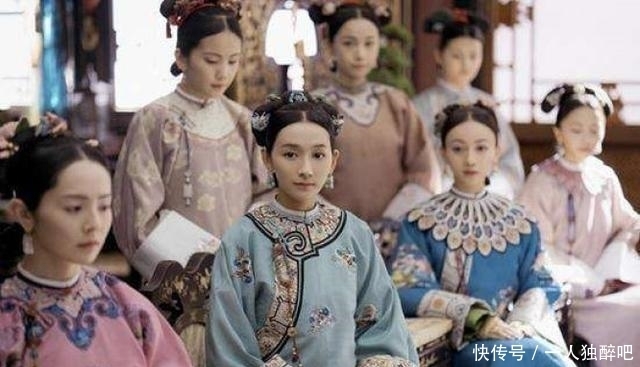 妃子们|清朝的妃子,为何脖子上总有一条白围脖?除了美观,还方便了皇上