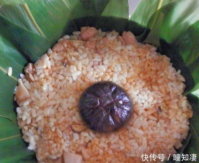 寒冷|带有粽叶香味的香菇鸡腿饭非常适合寒冷和多雨的天气