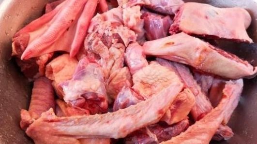 滋补|过年待客就吃这肉,比猪肉便宜,比牛羊肉还滋补,多吃不怕长肉