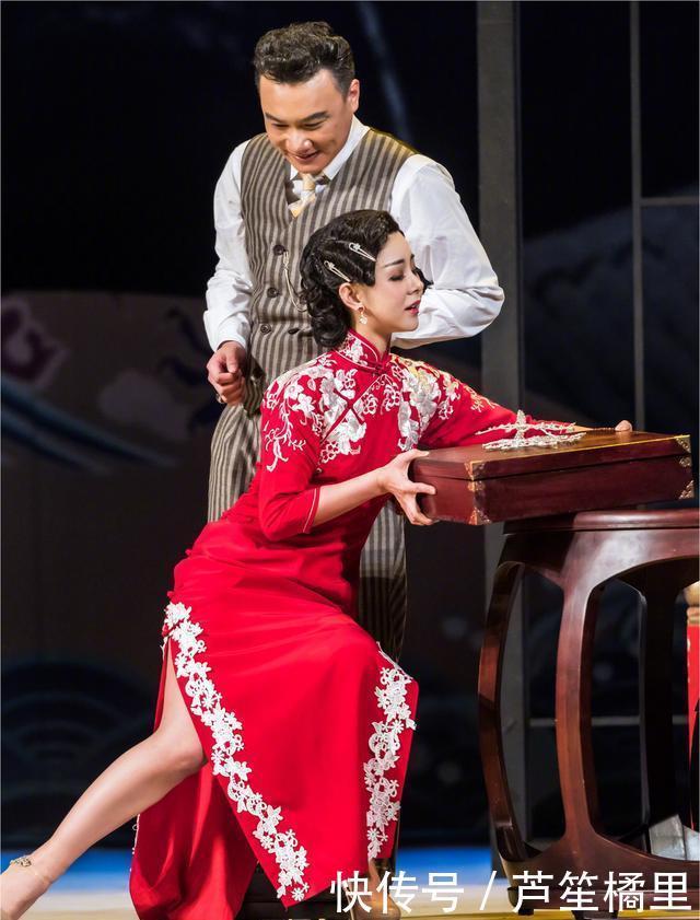 旗袍|李小萌气质真惊艳,开叉改良旗袍凹出“花瓶身材”,王雷娶到宝了