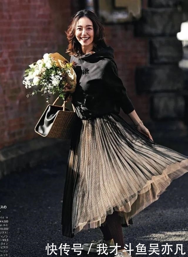 卫衣|卫衣+半裙=早秋最火混搭套路,时髦炸了