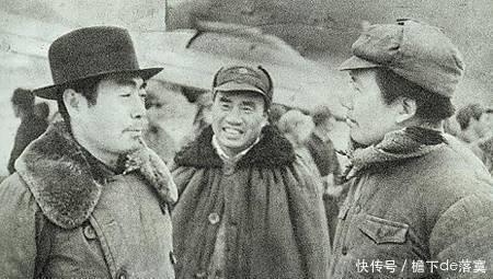 烧水|士兵命伙夫给自己烧水，伙夫默默照做，小兵开会时一看台上傻眼了！