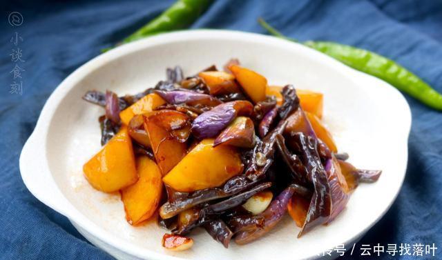  土豆一起烧|7月豇豆火了，遇见来10斤，和土豆是绝配，吃不完还能晒干冬天吃