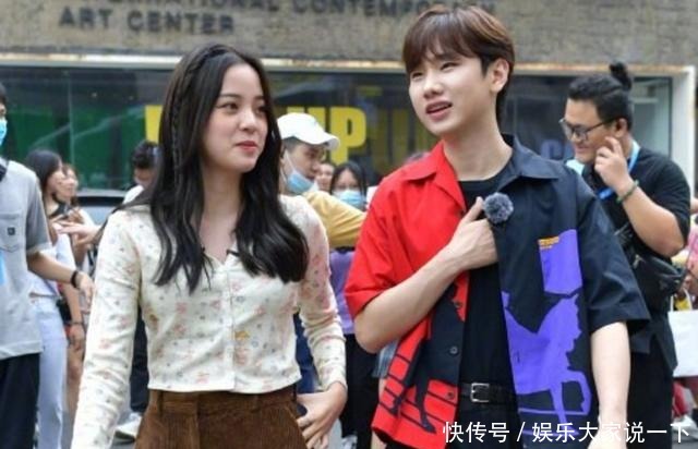 颜值|陈立农欧阳娜娜录综艺被拍,路人来不及开美颜,颜值我没看错吧