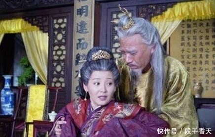 吃酒|衙差见到皇帝说: 过来, 我请你吃酒, 次日皇帝召见衙差: 赐官!