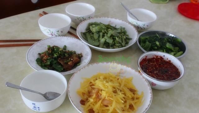 老少|一家四口的晚餐,五道家常菜,只需十几元,有荤有素,老少爱吃