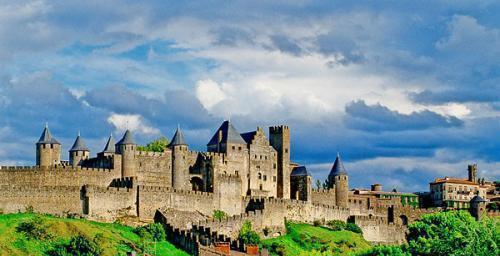  敌军|城池被围三年，弹尽粮绝，女将军从城上扔头猪，敌军看后马上撤兵