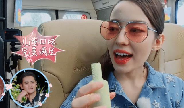  坐车|张歆艺坐车还准备吃的，当她拿出来那一刻，连外国来的吉娜都兴奋了