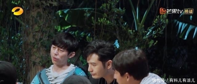 汪苏泷和宋威龙|汪苏泷用前脚告别了《向往》,然后走出蘑菇房,微笑却完全消失了