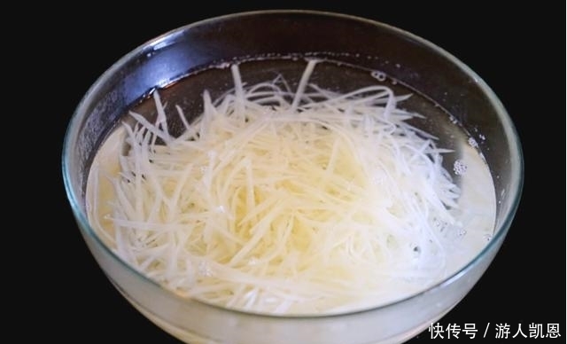 a1705|炒土豆丝虽然简单,这几个烹饪误区,不少人犯过,不爽脆
