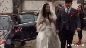 本来|爆笑GIF:本来是很喜庆的场面,你一来搞笑就尴尬了