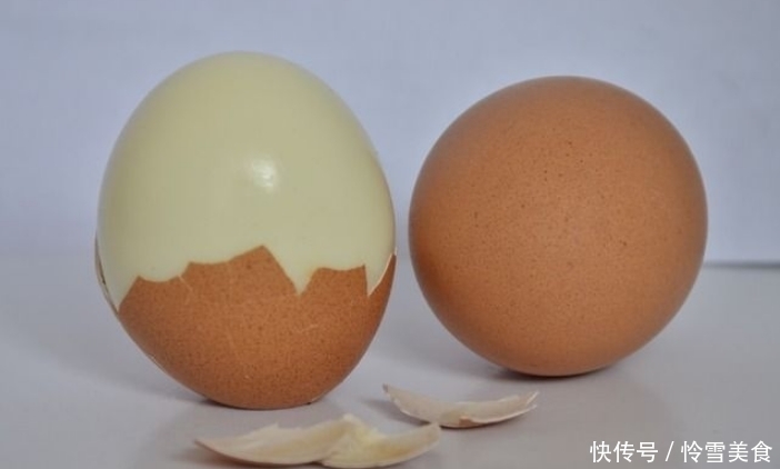 煮出来的鸡蛋|煮鸡蛋时不要只知道加盐了,多加一点它进去,鸡蛋又香又嫩还好剥