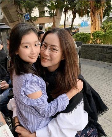  期待|《快本》下期要火？霍汶希带领英皇当红艺人前来助阵，太期待！