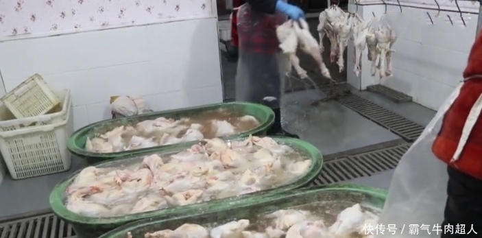 回头客|大娘卖30年“桶子鸡”,20元一只,没有回头客,邻摊:谁吃谁傻!