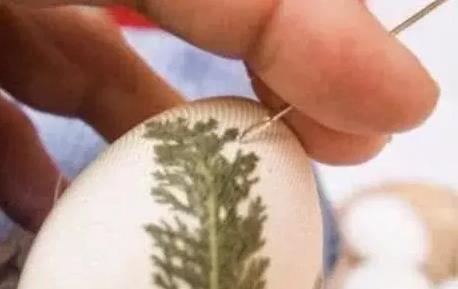 惊艳|姑娘街头卖“丝袜鸡蛋”,食客直言反胃,成品出来后都被惊艳到