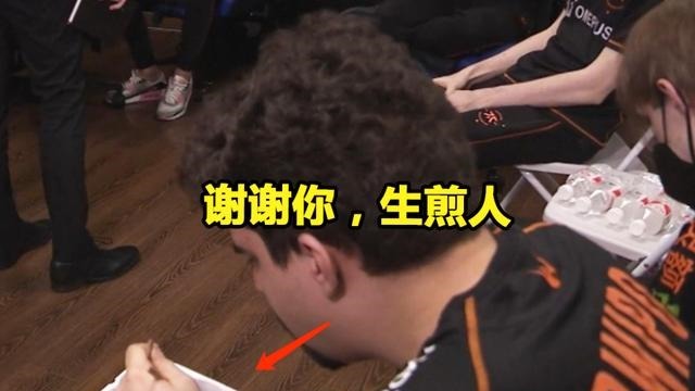 大功臣就|TES淘汰FNC后，S10最美女解说易主，周淑怡摆脱“花瓶”称号！