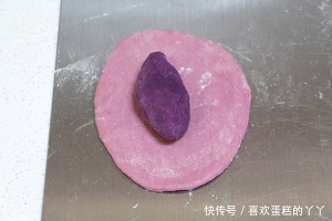 在家|教你在家做紫薯面包,奶香浓郁,香甜松软,新手也能轻松制作!