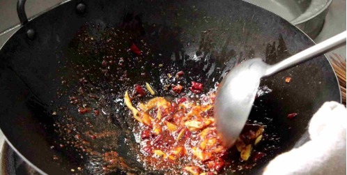 猪皮|喜欢吃猪皮的看看这做法,5块钱猪皮做一大盆,好吃到流口水