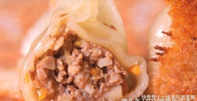 制作|薄脆的冰花煎饺,制作出“冰花”只需要1碗“水”!比煎饺还好吃