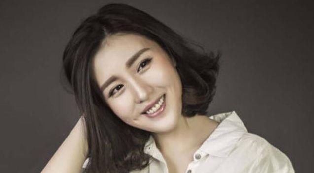  女儿|她离开赵本山之后，又与潘长江合作，今带着女儿一起走红