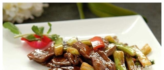 适量|口感香辣色泽诱人，开胃下饭菜越吃越好吃，每次做能吃两碗饭