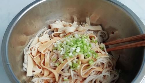 营养|春天多做这菜,零难度,拌一拌5分钟搞定,营养又开胃