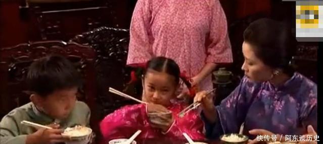 夜宴|《大宅门》豪门夜宴就是不一样!白景琦却说饿三天,吃狗屎都香