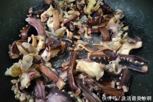 鱿鱼须炒|这东西25块钱一斤,比鱼鲜,比肉还贵,简单一炒比肉还香!