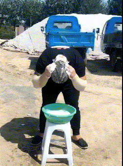 GIF|搞笑GIF：这样就不会打滑了吧？