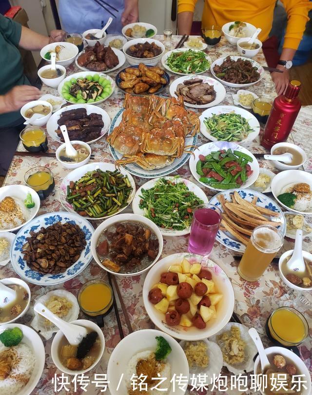 讲究|各地网友晒中秋晚饭,有的丰盛有的讲究,看到最后一个心酸了