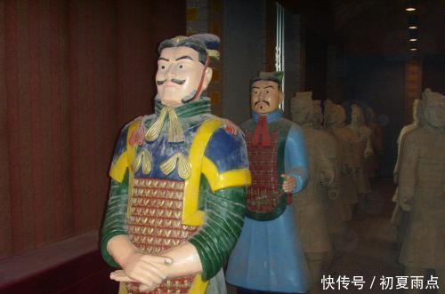 审美观念|秦始皇陵出土国宝,揭开秦人穿衣服的秘密他们原来喜欢这样!