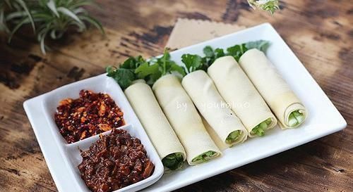 调料|豆皮也有新吃法,像春卷皮一样卷一卷,蘸上料汁清爽可口解油腻