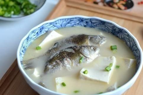 加热|鲫鱼豆腐汤熬好了,又鲜又白还美味,加热水还是凉水是重点