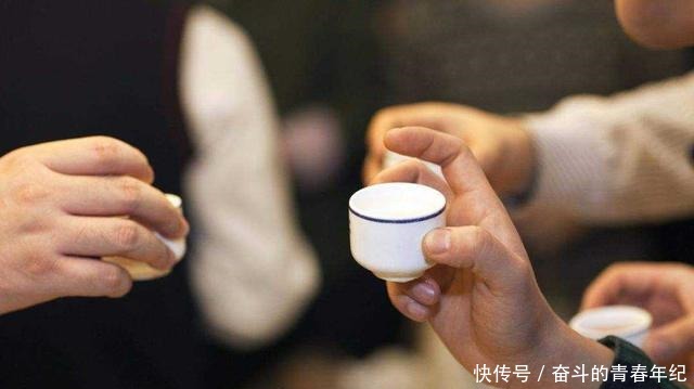 喝酒|饭局中,不可做这4件事,否则必惹人厌!