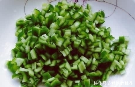 一滴水|茄子新吃法,拌一拌烙一烙就出锅,不加一滴水,香软营养还健康