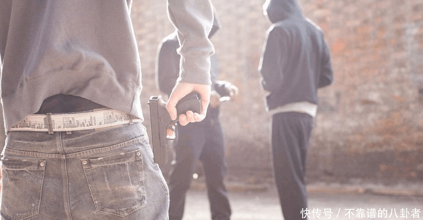 男友|20岁漂亮女毒贩被抓, 拒绝供出男友, 被枪毙前要求取出身体中的一物