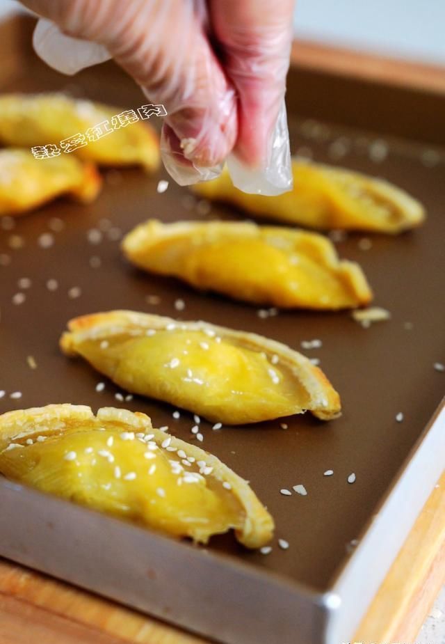  用料|不用黄油不用开酥，用它做的点心外酥里嫩层次多，用料简单零难度