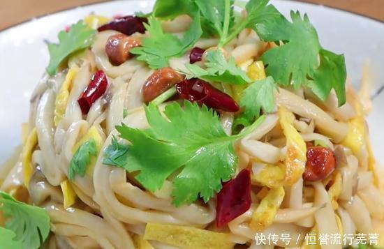 红烧肉|杏鲍菇里加2个鸡蛋,不炒不炖不刀切,好吃下饭,比红烧肉受欢迎