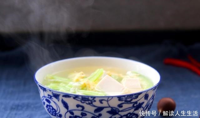 爽口|秋天，吃肉不如喝汤，这三样素菜搭配，简单一煮，比吃肉还爽口