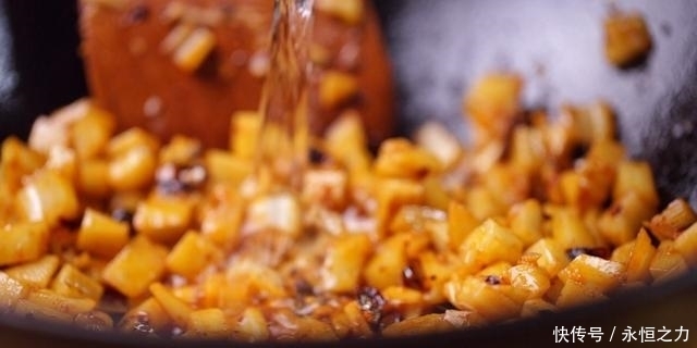 秋季|经典名菜''老干妈炒藕丁''秋季吃它最适合,成本不到2元钱
