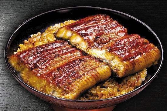 块钱|大爷街边摆摊卖“豪华小吃”,60块钱一碗,识货人很便宜