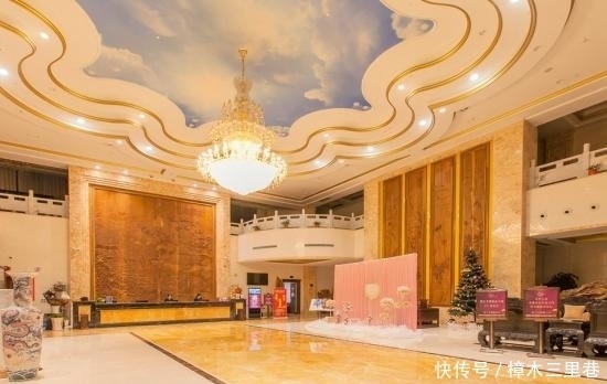 所及|黄金酒店一晚仅需2000元,触目所及都是黄金!