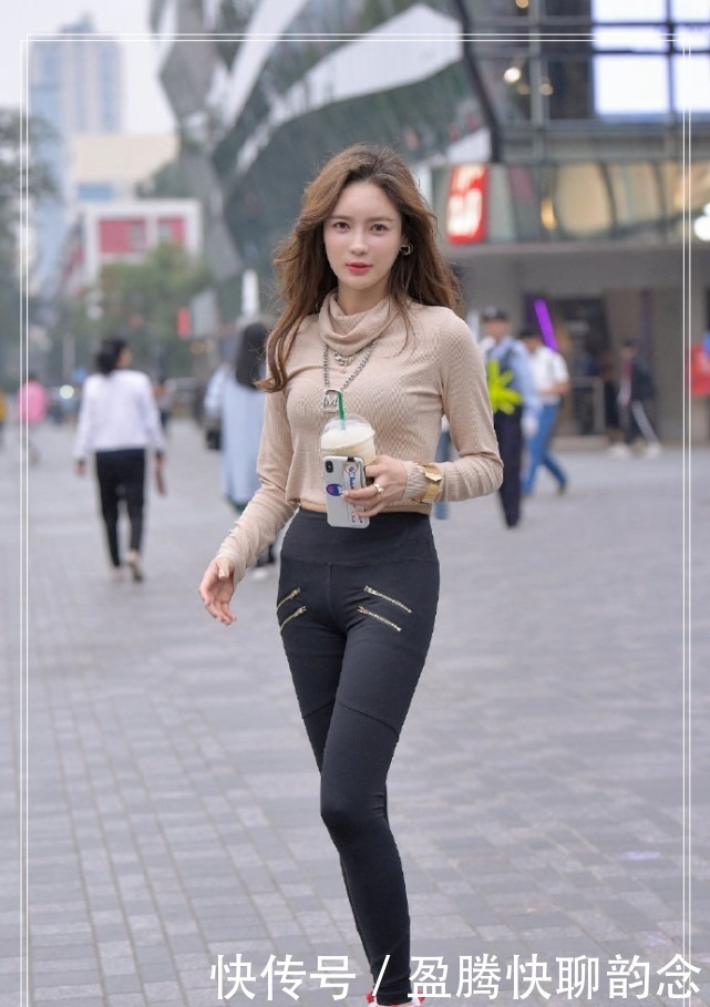  展现|卡其色风情女孩穿搭，展现不一样特色！