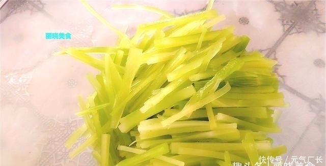 做法|莴笋最简单好吃的做法,不用炒不水煮,清脆又爽口,全家人的最爱